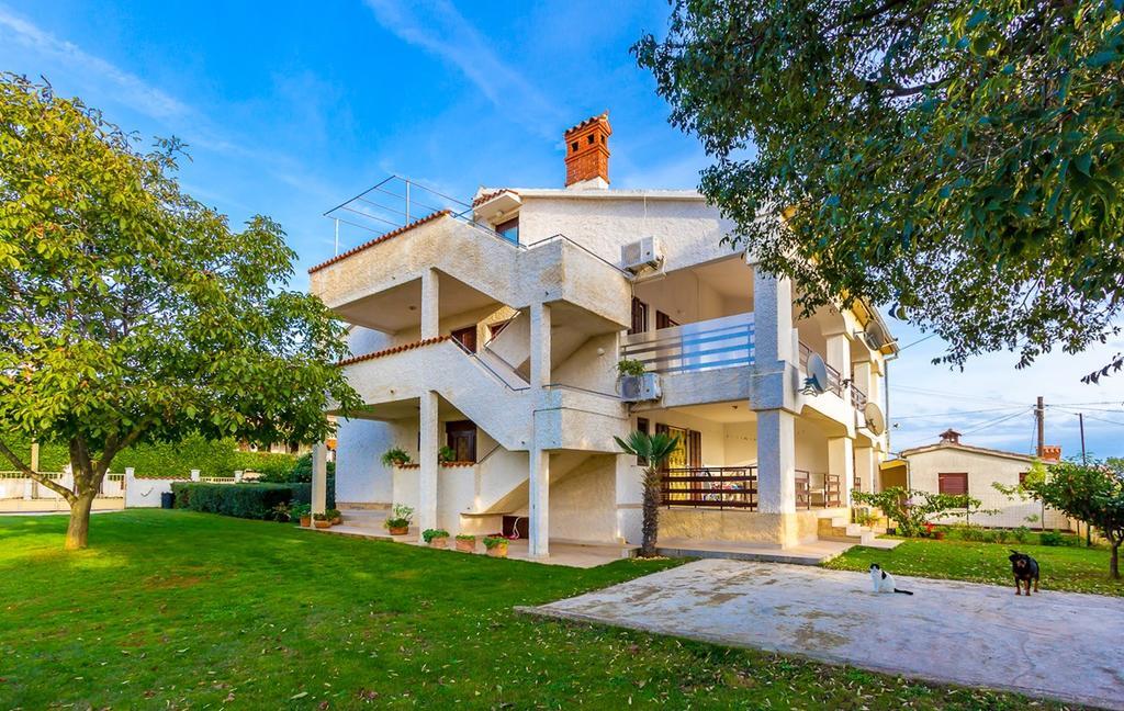 Apartments Milka Medulin Exterior foto